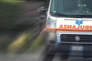 Roma, amico lancia petardo: giovane ferito e operato, è grave