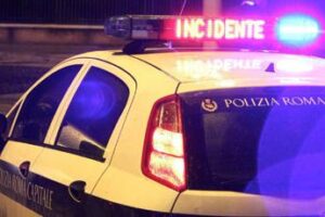 Roma, investito da uno scooter: muore 83enne