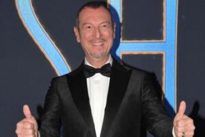 Sanremo 2024, Amadeus svelerà oggi i Big in gara: il totonomi