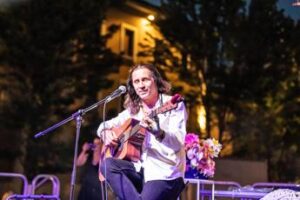 Sanremo, lo sfogo di Povia: “Rifiutato perché non ho appoggi né amicizie influenti”