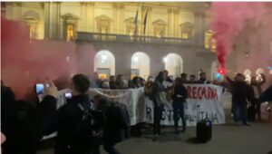 Scala: maschere in protesta, ‘vostra eccellenza non vale senza nostra dignità’