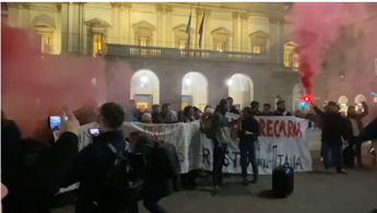 Scala: maschere in protesta, ‘vostra eccellenza non vale senza nostra dignità’