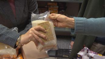 Solidarietà: da Banco Alimentare e Nespresso 50 pacchi di riso all’Opera Pia Barolo