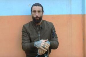 Striscia La Notizia, Brumotti aggredito a Napoli: “Ho rischiato il linciaggio”