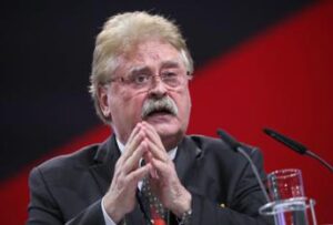 Ue, Brok (Ppe): “Salvini fuori da centrodestra democratico, Meloni fa politica moderata”