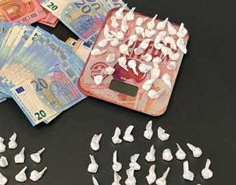 Vanno a farsi un ‘taglio di capelli’, ma sono calvi: barbiere arrestato per spaccio