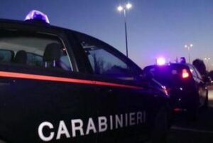 Venezia, armati di kalashnikov rapinano gioielleria: commessa presa in ostaggio