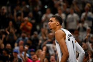 Wembanyama, stop per infortunio prima della partita: ‘colpa’ del raccattapalle – Video