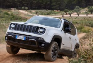 Aspettando il MY24 Jeep Renegade festeggia dieci anni ‘alla grande’