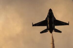 Caccia F-16 Usa si schianta al largo delle coste della Corea del Sud