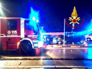 Cagliari, schianto frontale contromano nella notte: un morto e tre feriti