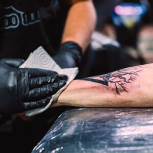 Cura del tatuaggio: tutto quello che devi sapere per tattoo sempre brillanti