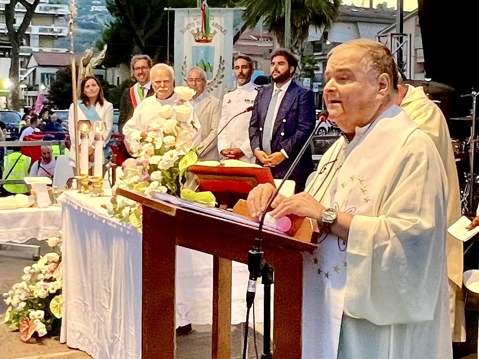 Lutto cittadino a Roseto per i funerali di Don Pietro Cappelli