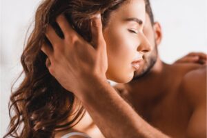 Ecco cos’è che ci spinge a superare ogni ostacolo per amore