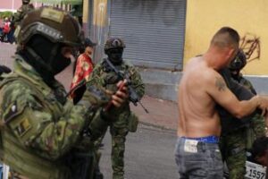 Ecuador, 139 persone in ostaggio e 329 terroristi arrestati: ultime news