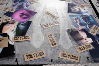 Femminicidi, in Italia 120 donne uccise nel 2023: metà da partner