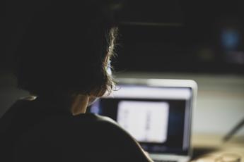 Fenomeno ‘deinfluencer’, la risposta che si oppone al marketing di massa