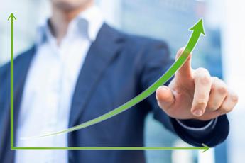 Finanza sostenibile, un paper smentisce gli scettici: tutela investitori e ostacola greenwashing