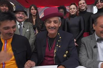 Fiorello, ritorno alla grande: battute sul Papa da Fazio poi la telefonata con l’aldilà a Berlusconi