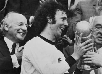 Franz Beckenbauer, Italia rende omaggio al Kaiser: “E’ morto un mito”