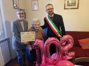 Nereto, Gina compie 102 anni: l’omaggio del sindaco