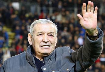 Gigi Riva, folla oceanica per i funerali a Cagliari