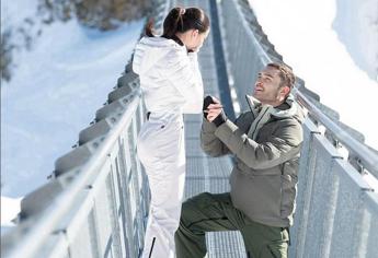 Gossip girl, ‘Chuck Bass’ si sposa: la proposta di Ed Westwick in ginocchio tra la neve