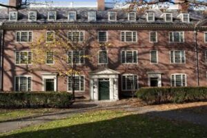 Harvard, si dimette presidente Claudine Gay: cosa è successo