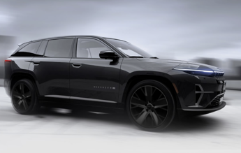 Il nuovo lussuoso interno della Jeep Wagoneer S 100% elettrica