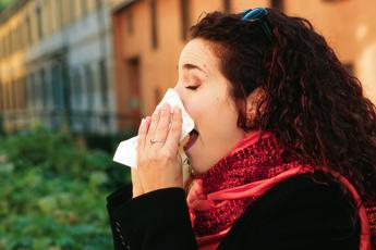 Influenza in Italia, colpisce meno ma non molla. Lieve rialzo nei bimbi