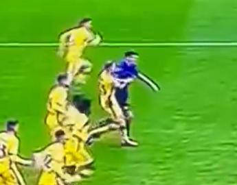 Inter-Verona, fallo di Bastoni e audio Var: “Ma fischia!”