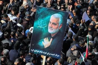 Iran, due bombe esplose vicino tomba Soleimani a Kerman: almeno 53 morti