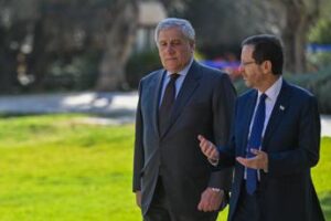 Israele, Tajani incontra Herzog: “Avanti con la soluzione a due stati”