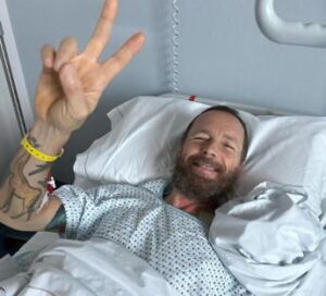 Jovanotti operato al femore: “Da oggi torno in piedi”