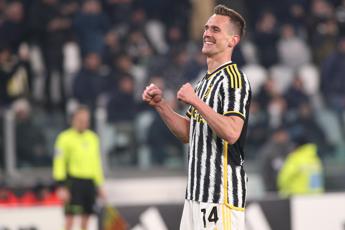Juve-Frosinone 4-0, tripletta di Milik e Allegri vola in semifinale di Coppa Italia