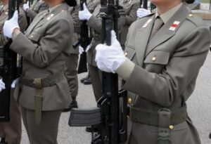 “Lava i genitali ai cavalli”, indagine su presunte vessazioni all’Accademia militare di Modena