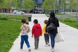 Mal di pancia e bambini, gli esami inutili che costano 3mila euro