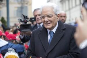 Mattarella: “Giovani motivo di speranza, compito università far emozionare”