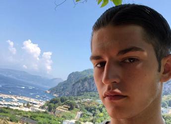Morto a 23 anni Adam Jendoubi, attore aveva avuto arresto cardiaco a Capodanno
