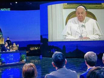 Papa: “Ancora vivo, dimissioni non sono né pensiero né desiderio”