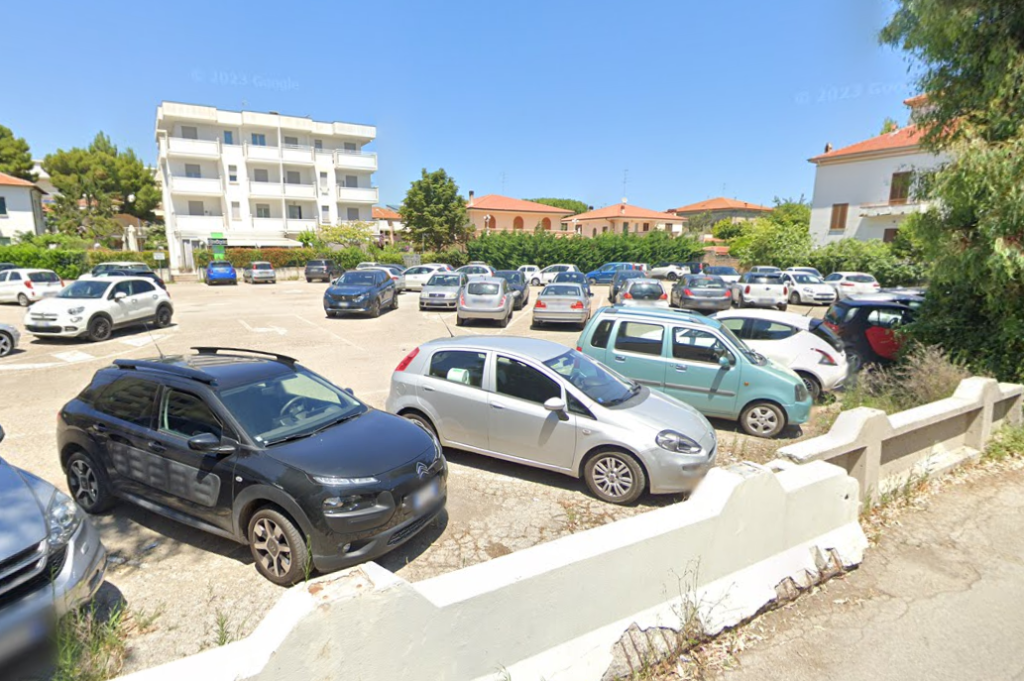 Roseto, parcheggio gratuito via D' Annunzio resta aperto per due anni