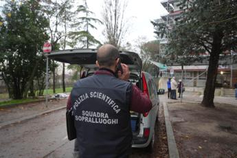 Ravenna, mamma si lancia dal nono piano con la figlia: morta la bimba