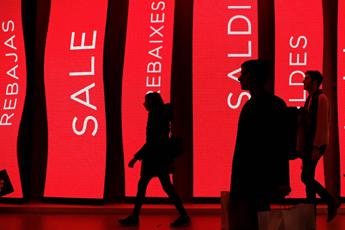 Saldi invernali 2024 al via oggi, dal Lazio alla Lombardia: quando iniziano