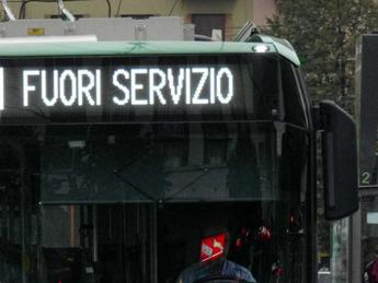 Sciopero trasporti 24 gennaio, mezzi a rischio da Milano alla Campania: gli orari