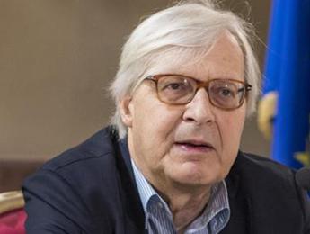 Sgarbi, case perquisite e sequestrato quadro di Manetti. Il critico: “Nulla da temere”
