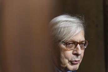 Sgarbi, depositata mozione di sfiducia: opposizioni unite alla Camera