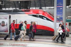 Trenitalia e la promozione su WhatsApp: “E’ una fake”