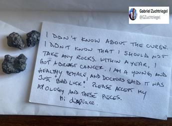 Turista si ammala e restituisce pietre rubate: “Non sapevo della maledizione di Pompei”