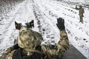 Ucraina, Londra aiuta Zelensky ma Kiev ha bisogno di armi Usa