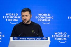 Ucraina, Zelensky a Davos: “Combattiamo Putin tutti insieme per pace globale”